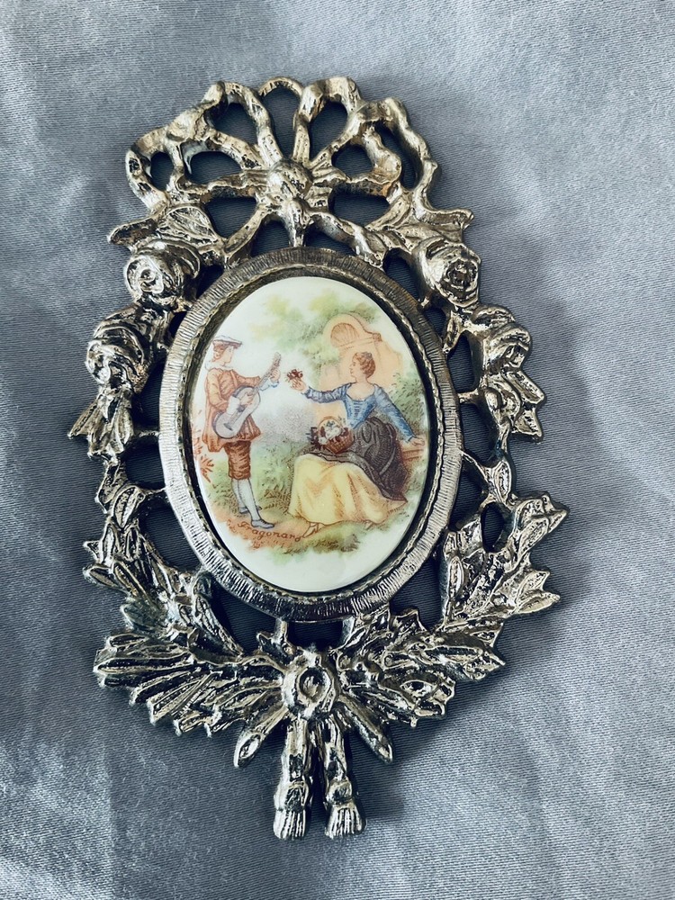 Vintage Oval Miniature Picture Brass Frame Convex Glass Ornate Cameo Fragonard