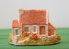 Lilliput Lane Cottages Inglewood Version 2. In excellent condition, boxed.