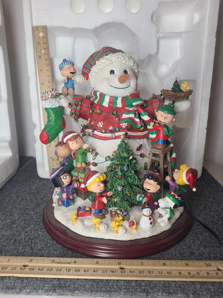 Danbury Mint Lighted The Peanuts Christmas Snowman Charlie Brown Snoopy