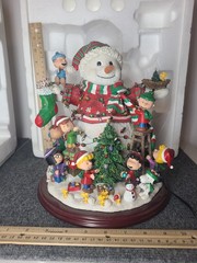 Danbury Mint Lighted The Peanuts Christmas Snowman Charlie Brown Snoopy