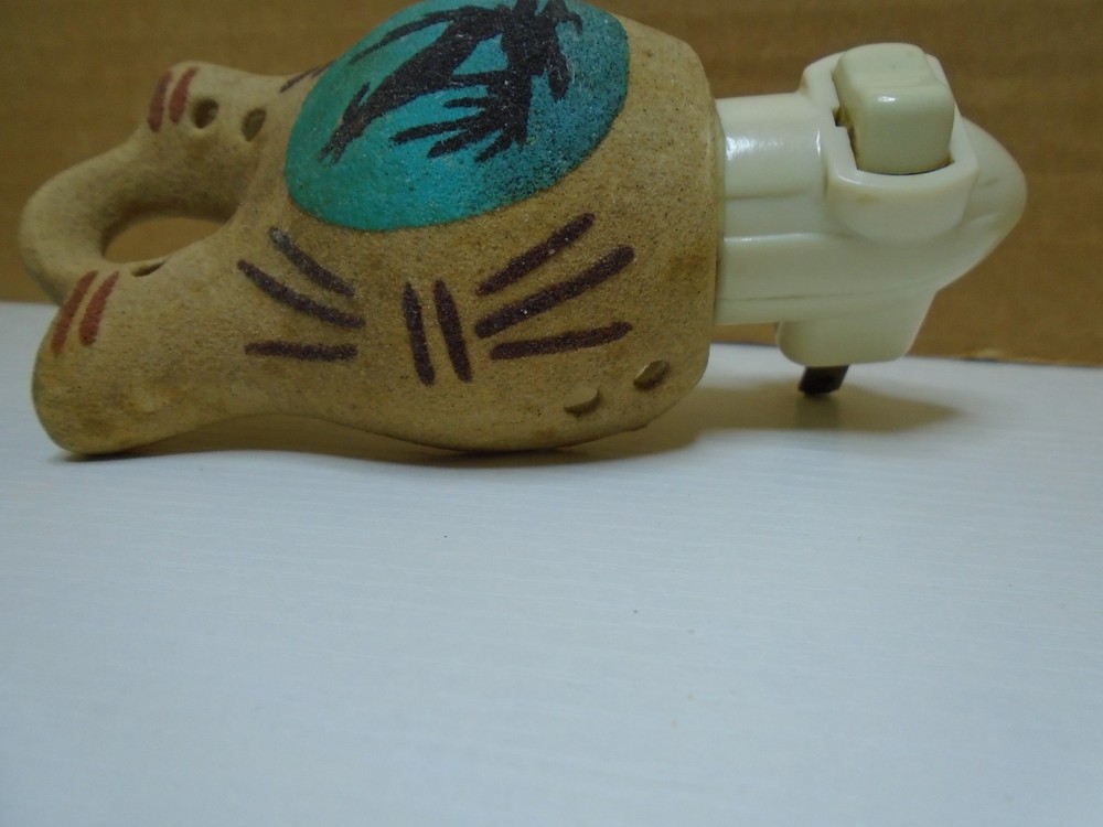 NATIVE AMERICAN CERAMIC HOWLING WOLF NIGHT LIGHT UNBRANDED (SF351) WORKS