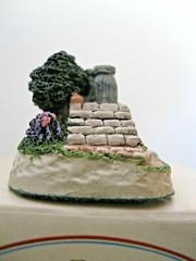 David Winter Cameos Saddle Steps In original box.