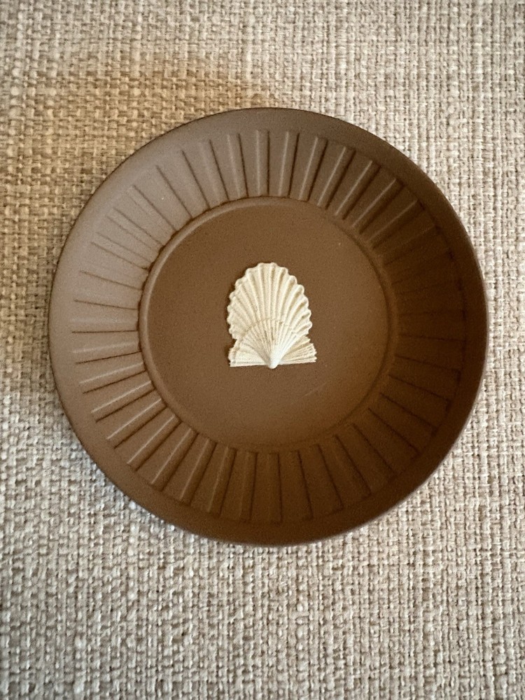 Wedgwood Jasperware Taupe Brown Pin Tray Trinket Dish Shell Motif 4 ½”