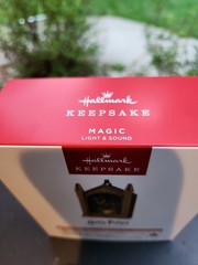 Hallmark Keepsake Ornament 2025 Harry Potter Hogwarts Magic LIght Sound NIB