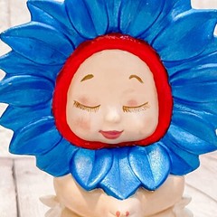 Vtg Ceramic Sunflower Baby Figurine Hand Crafted Flower Head Gold Blue Figure