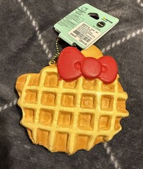 SANRIO Hamee HelloKitty Waffle Squishy Dangler Gold Ball Chain NEW 3in