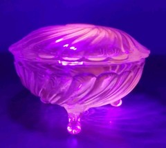 Wilkerson Light Blue UV Reactive Tninket Dish 3-footed NEW 3 In Tall 4 In Wide