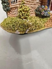 Lilliput Lane Collectible Cottages Sweet Pea Cot. In original box.