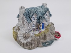 Vintage 1989 Lilliput Lane Inverlochie Hame, Handmade in Cumbria United Kingdom.