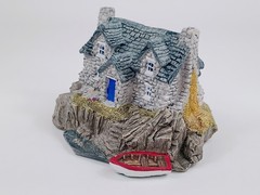Vintage 1989 Lilliput Lane Inverlochie Hame, Handmade in Cumbria United Kingdom.