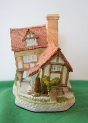 David Winter Cottages Tom Fool’s Cottage In original box. Signed by David Winter