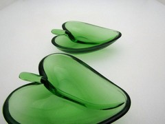 2 Unbranded Glass Green Leaf Heart Shaped Vintage Salt Dip or Trinket Dish