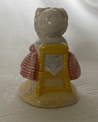 1990s Beswick Beatrix Potter THE OLD WOMAN WHO LIVED IN A SHOE KNITTING – Signed