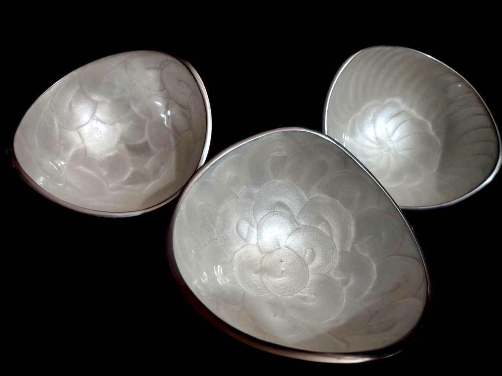 3 VTG Silver Tone Metal Small Serving Bowls White Iridescent Lining Modernist