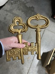 Set Of 2 Sexton Cast Metal Wall Skeleton Keys Gold Brass 1971