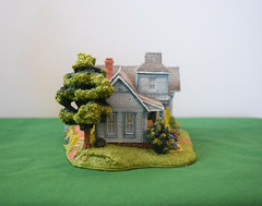Lilliput Lane Spring Victorian. Mint in its original box with a deed.