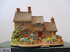 Lilliput Lane Number Three Mint in its original box with a deed. L3015