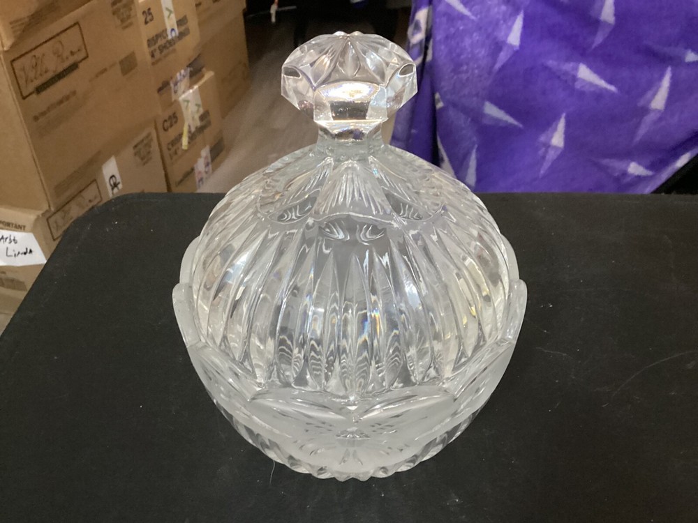 Vintage Unbranded Crystal Clear Glass Covered Dish w/Frosted Flower Edge