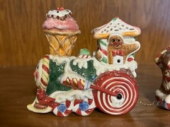 Pre-owned in EXCELLENT condition! FITZ AND FLOYD CANDY LANE 3 PIECE TRAIN SET
