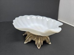 Vintage 7″ White Milk Glass Clam Shell Metal Footed Pedestal Trinket Soap Dish