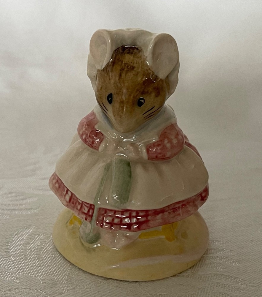 1990s Beswick Beatrix Potter THE OLD WOMAN WHO LIVED IN A SHOE KNITTING – Signed