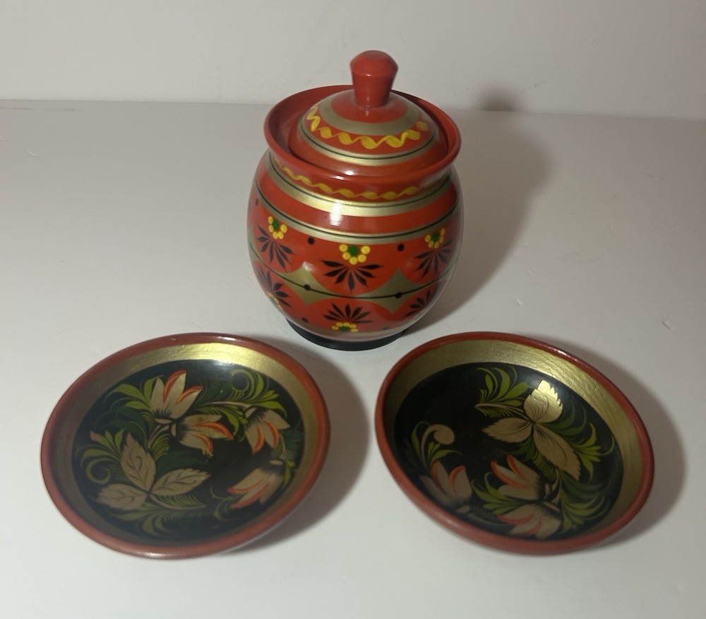 Traditional Folk Art Russian Khokhloma Lacquerware Hand Painted Pot Lid & Bowls.