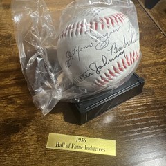 Vintage 1936 Hall Of Fame Commemorative Baseball w/ Display Stand 1996 Avon USED