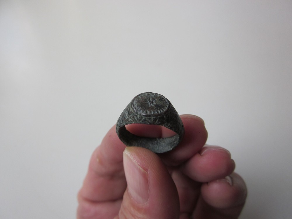 very rare ancient Roman small bronze engraved ring with a star. I – II AD.