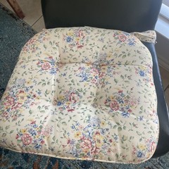 Longaberger Spring Floral Lined Fabric Valance 75”x 18″ and 6 matching cushions