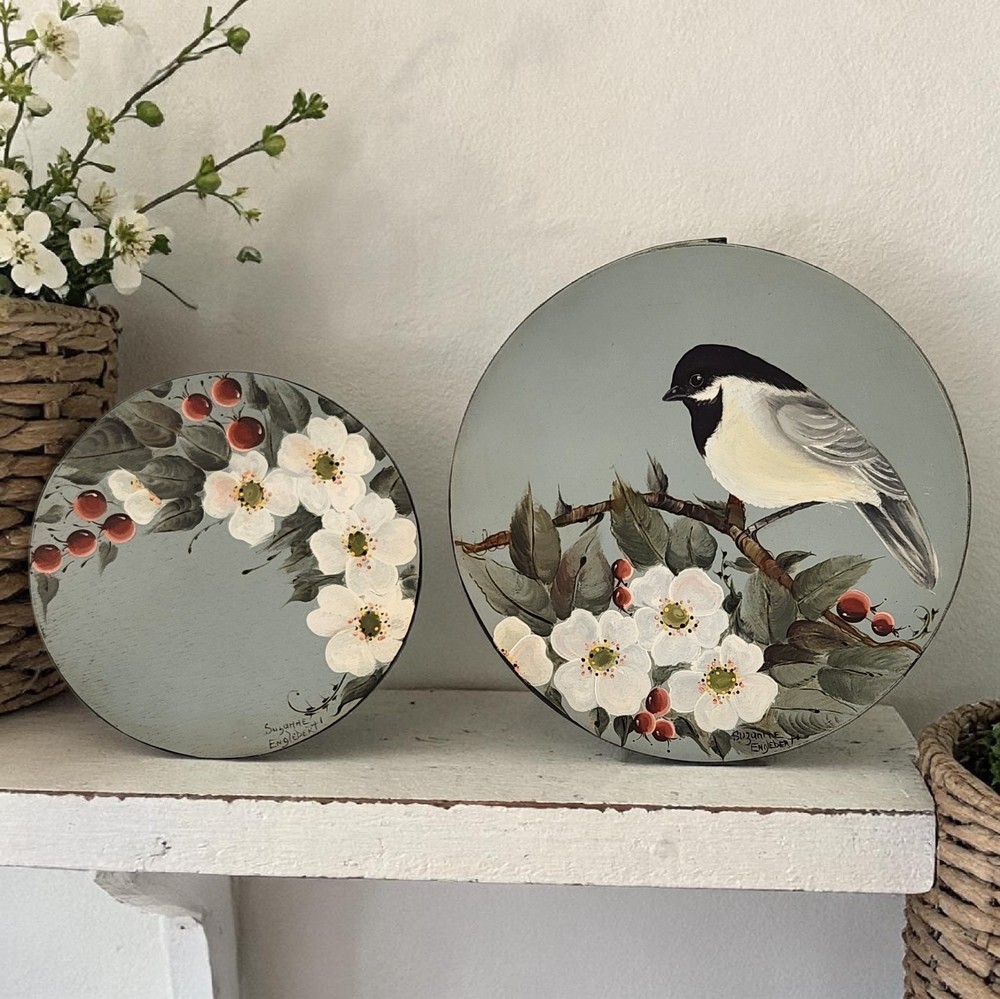 2 VTG Hand Painted Round Wood Lid Dogwood Berries Chickadee Bird Farmhouse Decor