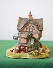 Lilliput Lane Junk and Disorderly. Mint in its original box with a deed.