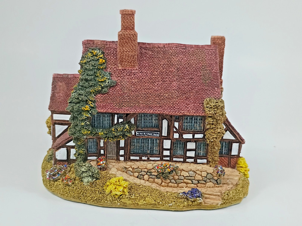 Vintage 1988 Lilliput Lane Crown Inn, Handmade in Cumbria United Kingdom.