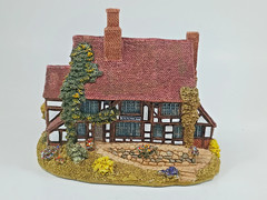 Vintage 1988 Lilliput Lane Crown Inn, Handmade in Cumbria United Kingdom.