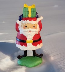 Mingle & Jingle (Boxed 3 Different Bobble Head Santas) 6 /14″, 6 1/8″ & 6″