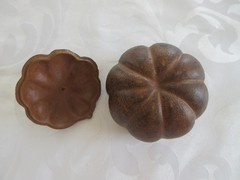 Rustic Cast Iron Pumpkin Removable lid 4.5” Very Heavy, EXCELLENT