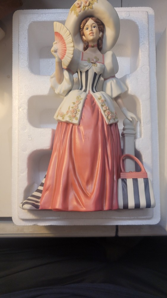 Vintage Avon Mrs PF Albee Full Size Award Figurine 1994