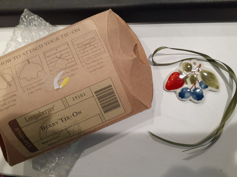 NEW IN PACKAGE Longaberger Basket Ceramic Berry Tie-On