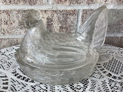 L E Smith Hen on a Nest Covered Candy Dish Clear Glass Woven Basket Heavy Vtg 5”