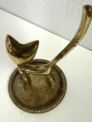 Vintage MCM Heavy Brass Cat Kitty Ring Holder Trinket Dish Long Tail Super Cute