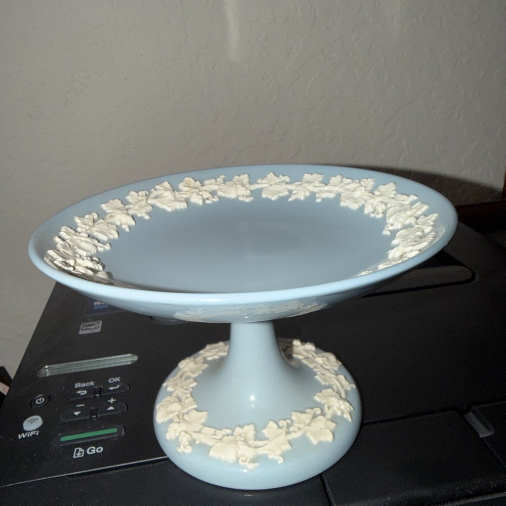 Wedgwood Jasperware Candy Dish Blue Grapevine Leaves 4 inch H