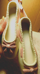 Unbranded~Vintage Pink & Off White Ballerina Shoes Wall Decoration
