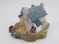 Vintage 1989 Lilliput Lane Inverlochie Hame, Handmade in Cumbria United Kingdom.