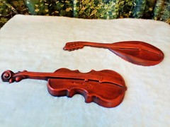 VINTAGE “ROYAL” CAST METAL VIOLIN & MANDOLIN WALL HANGING 18″ ORANGE 60’S 70’S