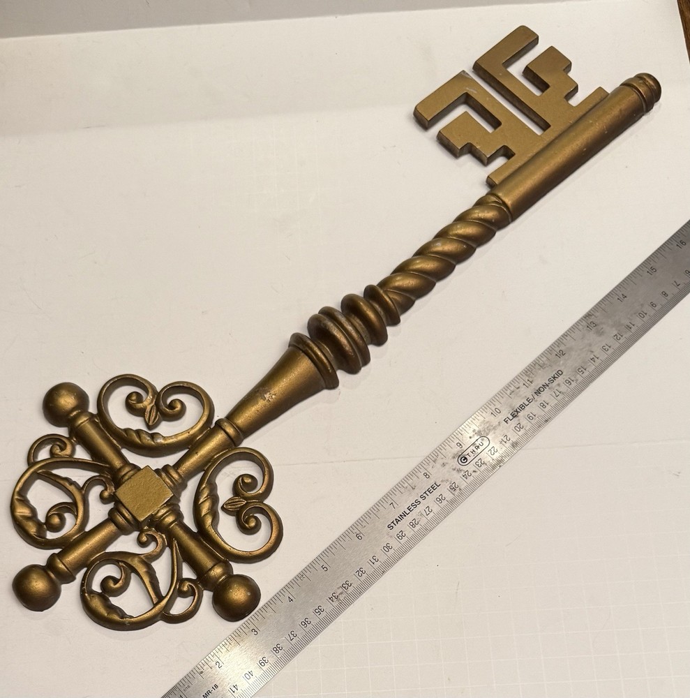 Vintage 1970 Golden KEY Wall Decor Sexton USA 19”