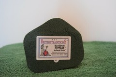 David Winter Collectibles Blossom Cottage. In excellent condition, boxed.