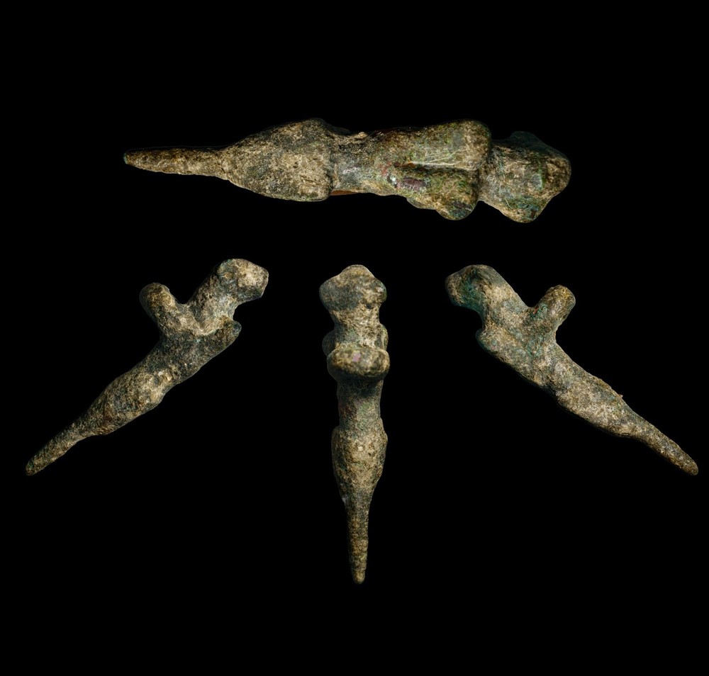 Magic Artifact Ancient Near Eastern / Phoenician Bronze Master of Animals Amulet