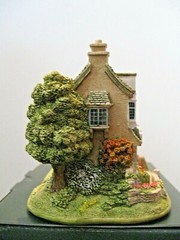Lilliput Lane Collectible Cottages A Cut Above Mint in box with deed. L2594