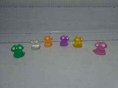 VINTAGE SET OF 6 MICRO MINIATURE GLASS MUSHROOMS .5″ FIGURES UNBRANDED (MF1478)