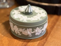 Vintage Wedgwood Sage Green Jasperware 5″ Round Finial Lid Trinket Jewelry Box