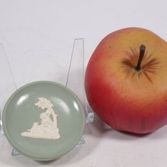 Jasper Ware Green Pin/Ring/Trinket Dish 2.25″W Lady & Dog Relief Dudson England